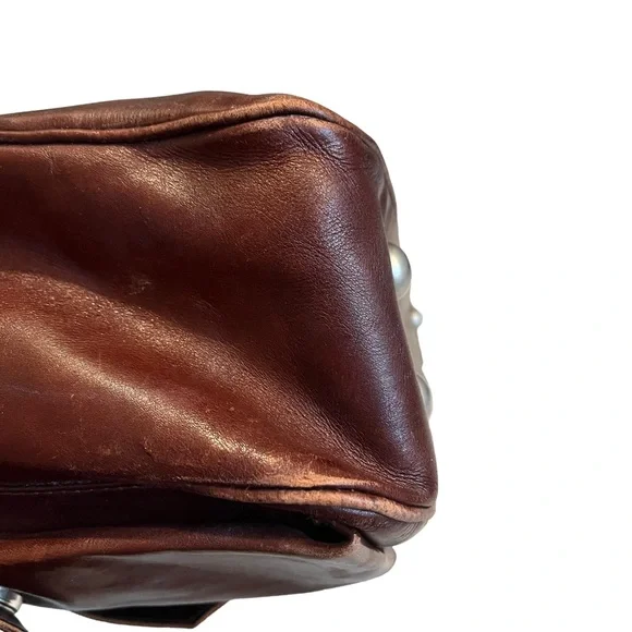 Vintage Leaders in Leather Tote Bag - Picture 7 of 13